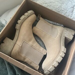 Steve Madden Hola Sand Suede Chelsea Boots